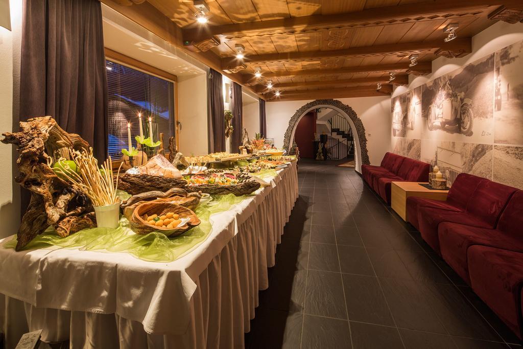 Hotel Rezia La Villa  Zewnętrze zdjęcie